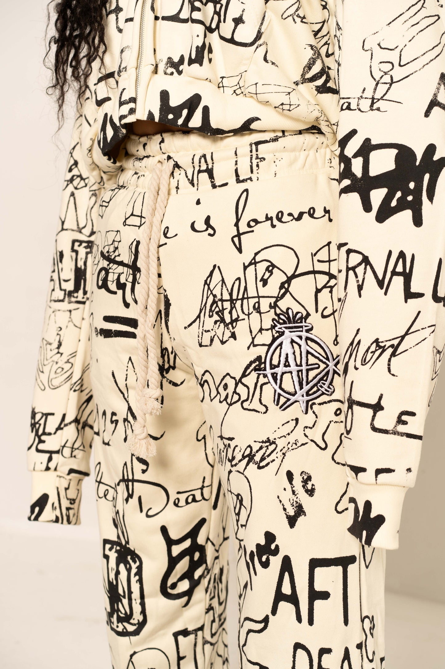 Crème Graffiti SWEATS