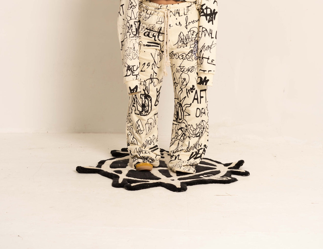 Crème Graffiti SWEATS